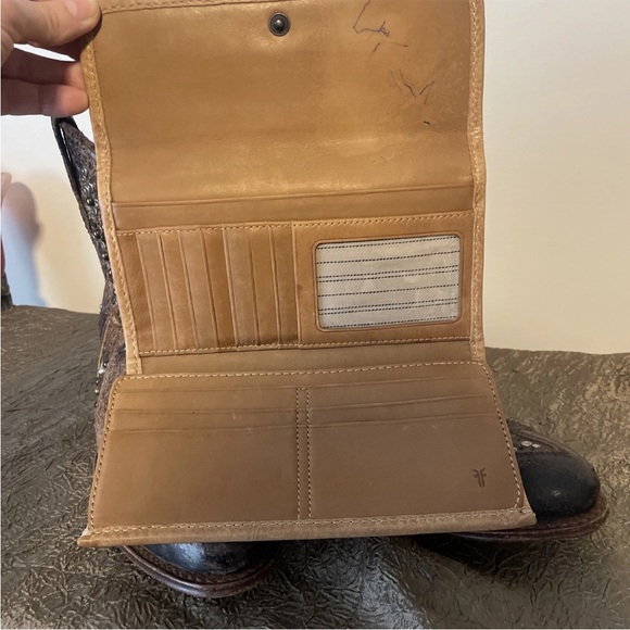 🤎💛Frye Melissa Distressed Leather Wallet $158 -Beige- - Picture 6 of 15